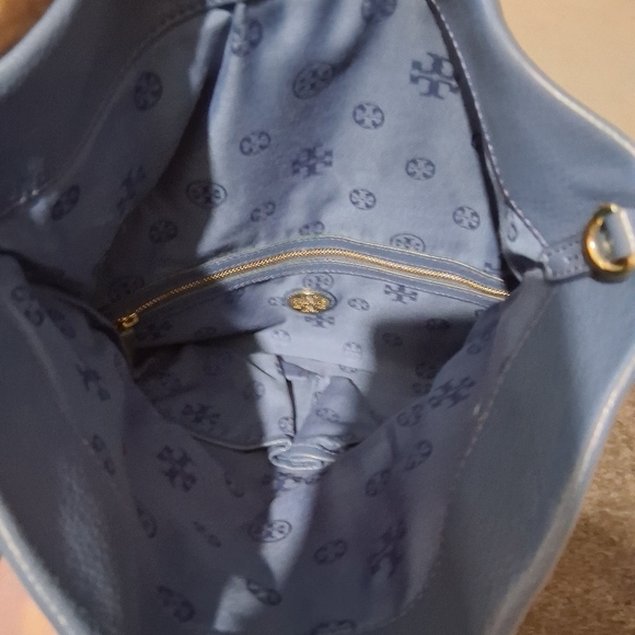 Tory Burch Navy Leather Amanda Foldover Cross body bag. - Picture 5 of 16